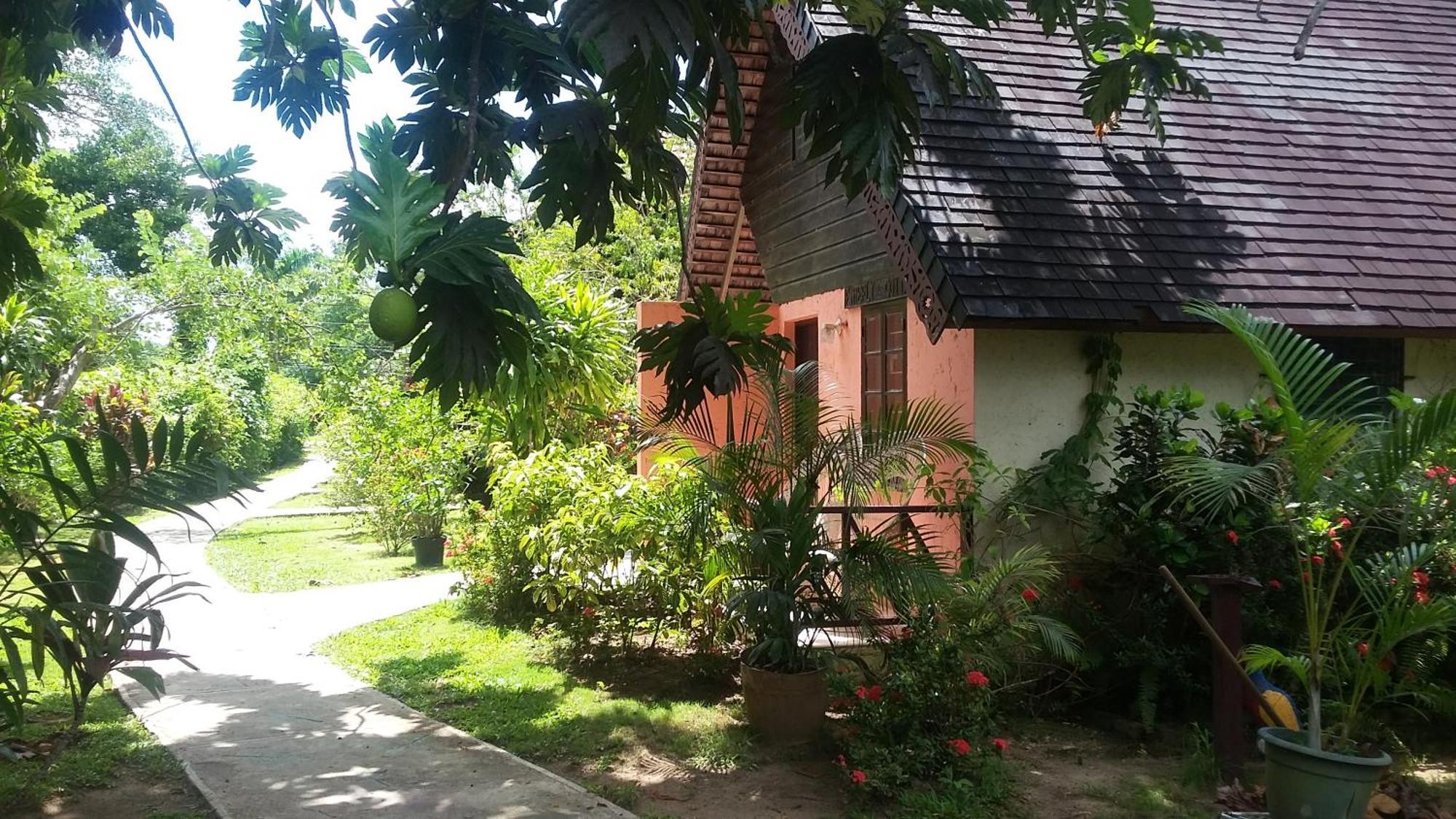 Firefly Beach Cottages Negril Bagian luar foto