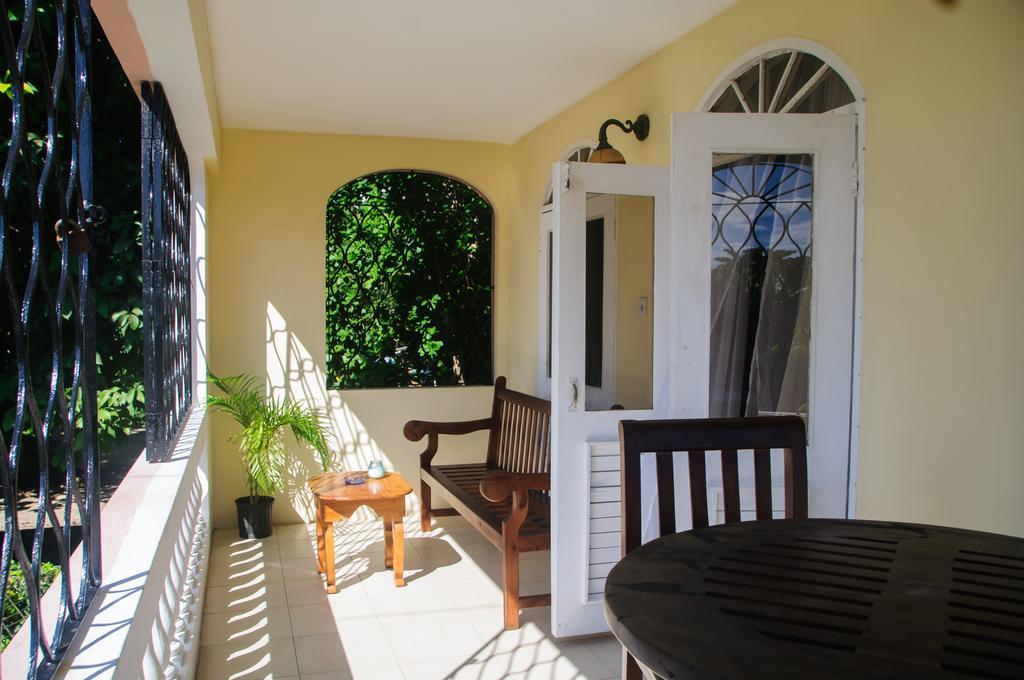 Firefly Beach Cottages Negril Bagian luar foto