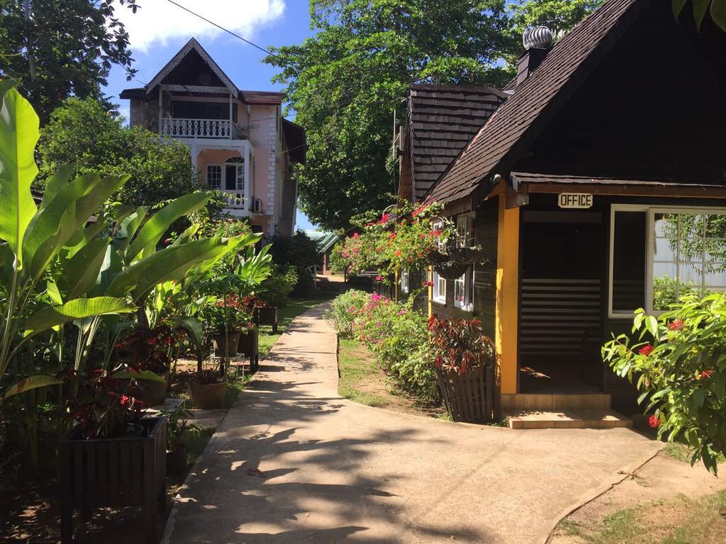 Firefly Beach Cottages Negril Bagian luar foto