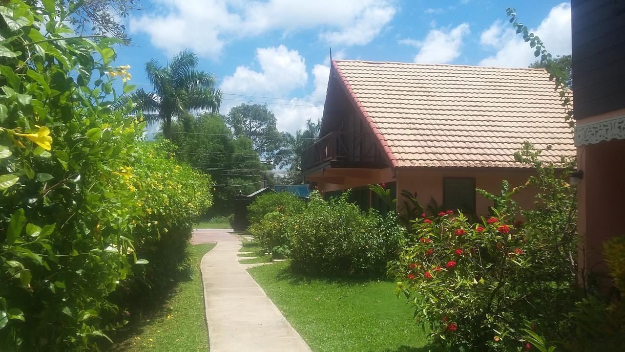 Firefly Beach Cottages Negril Bagian luar foto