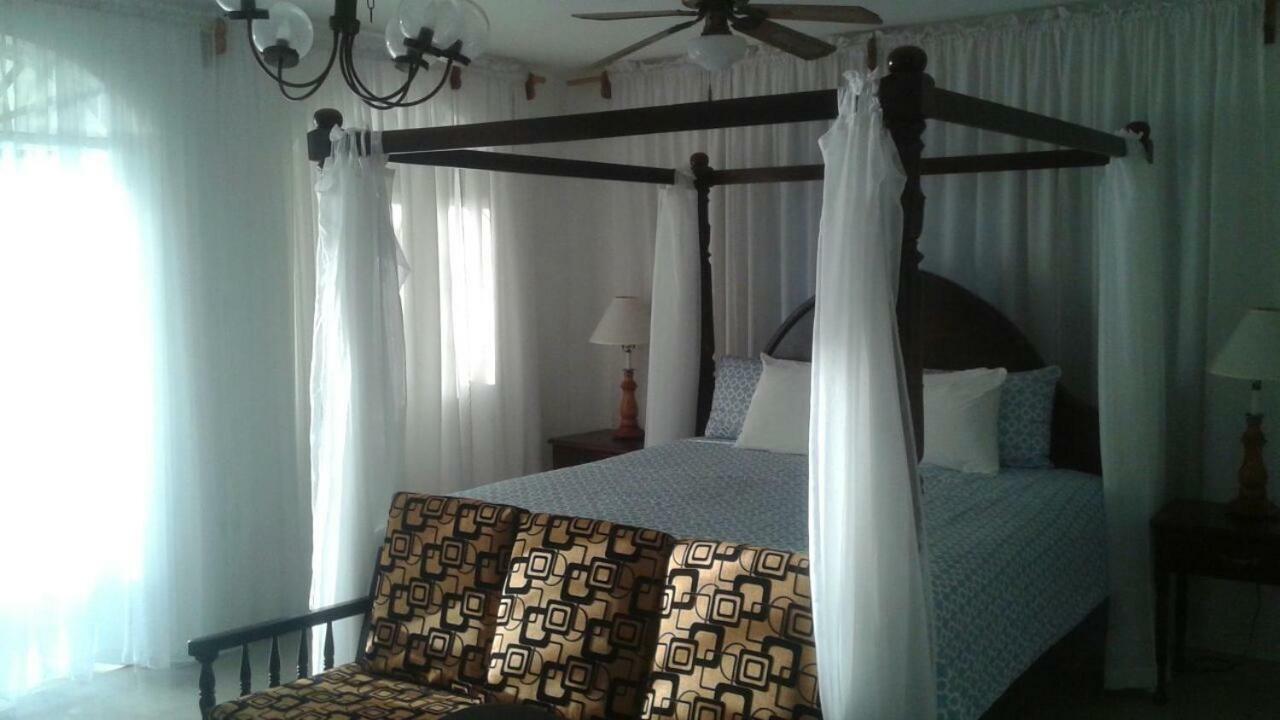 Firefly Beach Cottages Negril Bagian luar foto